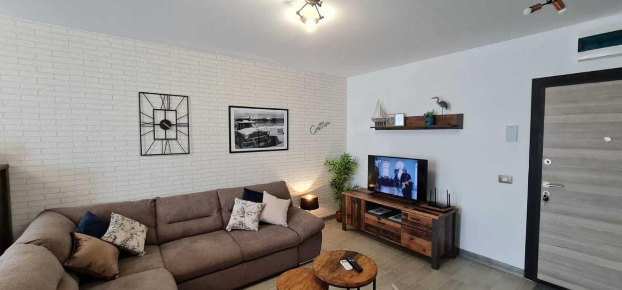 Vintage breeze Apartment ALEZZI Spa Pools resort Mamaia Buitenkant foto